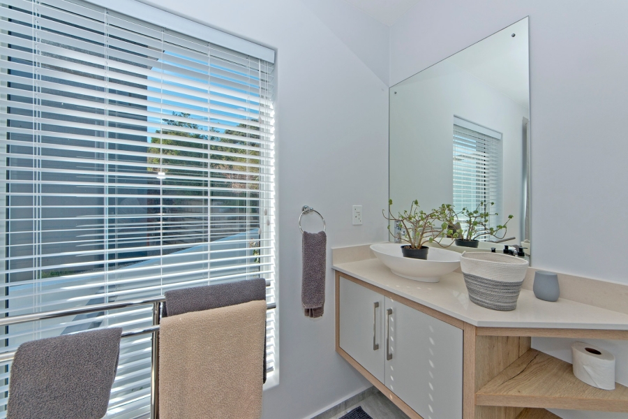 5 Bedroom Property for Sale in The Heads Western Cape